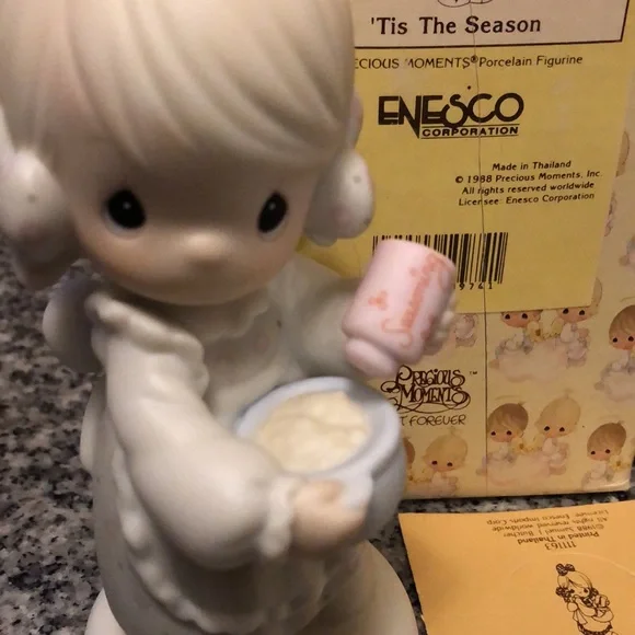 Precious Moments 1988 “TisbThe Season” porcelain figurine - Picture 2 of 7